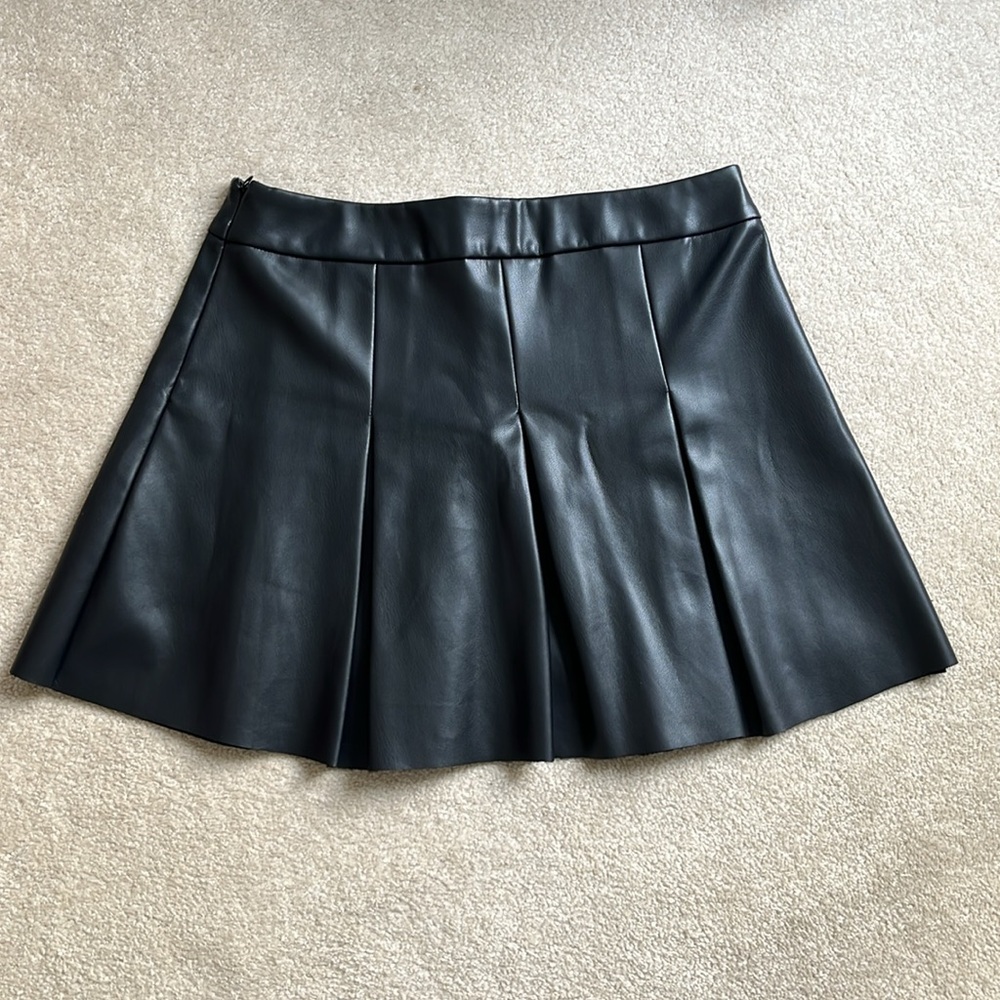 Scoop Faux Leather skirt. Great condition! Size large - Picture 2 of 4
